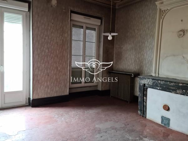 Immeuble bourgeois avec ascenseur – 400 m² exploitables – plein centre de Saint-Ambroix