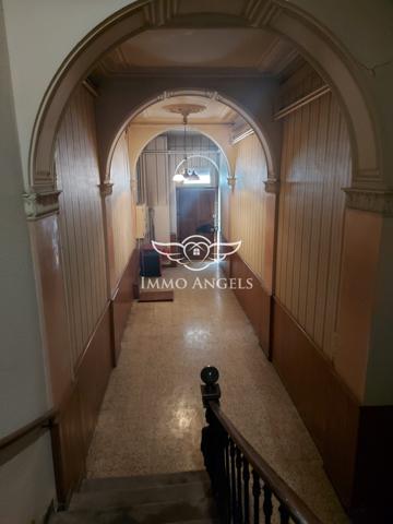 Immeuble bourgeois avec ascenseur – 400 m² exploitables – plein centre de Saint-Ambroix