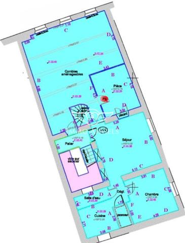 Immeuble bourgeois avec ascenseur – 400 m² exploitables – plein centre de Saint-Ambroix