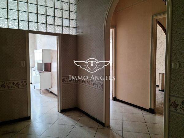 Immeuble bourgeois avec ascenseur – 400 m² exploitables – plein centre de Saint-Ambroix