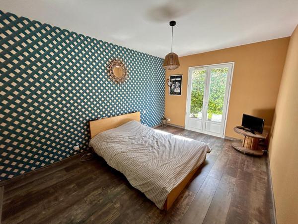 Maison 4 chambres salon cuisine jardin garage  terrasse piscine