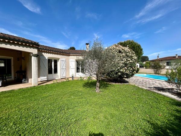 Maison 4 chambres salon cuisine jardin garage  terrasse piscine