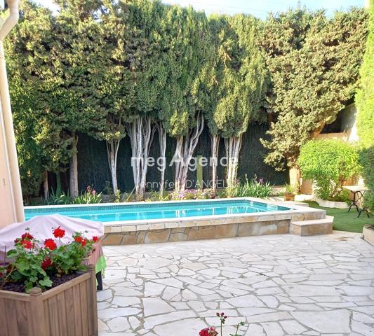 Maison à SANARY-SUR-MER, 83110 - 5 pièces 109m²