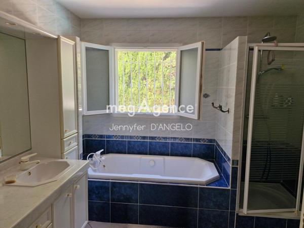 Maison à SANARY-SUR-MER, 83110 - 5 pièces 109m²
