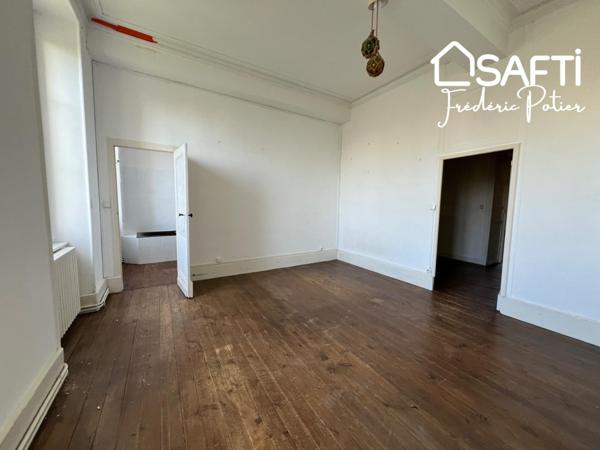 Belle maison bourgeoise comportant 5 niveaux