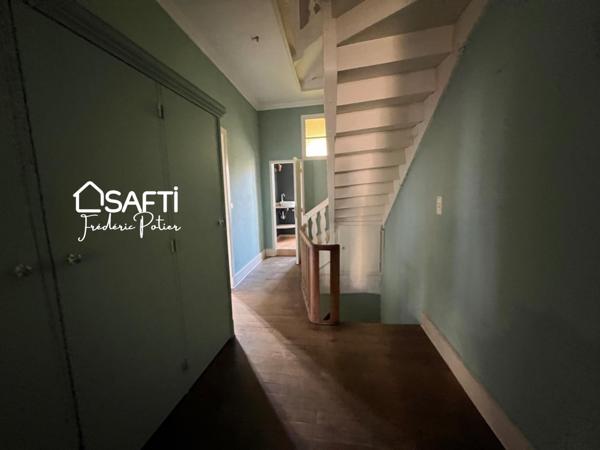 Belle maison bourgeoise comportant 5 niveaux