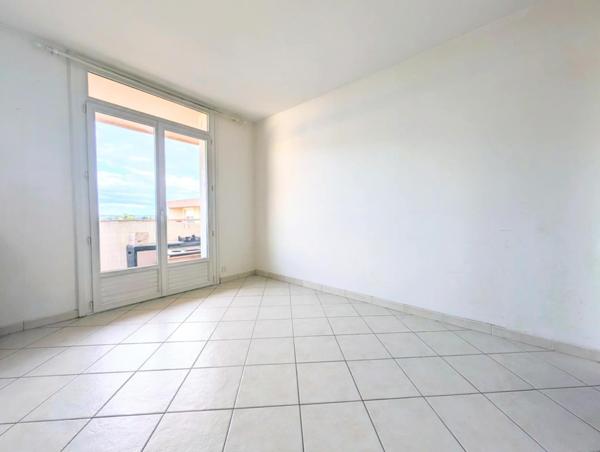 APPARTEMENT 81 M², 3 CHAMBRES, CAVE ET GARAGE