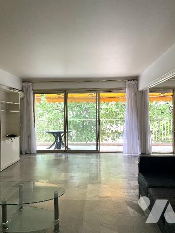 Dans un quartier prisé d’Antibes, idéalement situé sur le boulevard Albert 1er