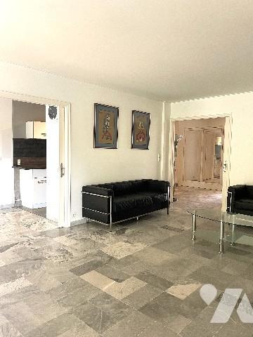 Dans un quartier prisé d’Antibes, idéalement situé sur le boulevard Albert 1er