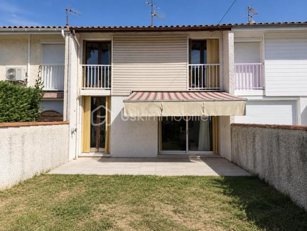 Vous recherchez une maison au calme, proche des commodités et que vous pourrez aménager à votre goût ? Cette maison mitoyenne T4 mérite votre attention !
📍 Nichée au calme d’une impasse, tout en restant à proximité des commerces, elle offre un cadre de vie agréable et pratique au quotidien.
✨ Ses atouts :
🔑 Maison de type T4
🛋️ Un espace de vie convivial
🛏️ 3 chambres
🌿 Un jardinet privatif pour profiter des beaux jours
🚗 Un garage
🤫 Environnement calme, en impasse
🛍️ Commerces à proximité
Des travaux de rafraîchissement sont à prévoir, offrant une belle opportunité de repenser la décoration et de personnaliser la maison selon vos envies.
💡 Un bien fonctionnel avec un beau potentiel, idéal pour un premier achat, une famille ou un projet d’investissement.
📩 Envie d’en savoir plus ou de programmer une visite ? Contactez-moi en message privé ! ou au 0648422825