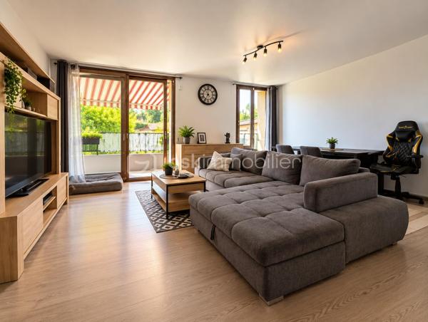 Vous recherchez une maison au calme, proche des commodités et que vous pourrez aménager à votre goût ? Cette maison mitoyenne T4 mérite votre attention !
📍 Nichée au calme d’une impasse, tout en restant à proximité des commerces, elle offre un cadre de vie agréable et pratique au quotidien.
✨ Ses atouts :
🔑 Maison de type T4
🛋️ Un espace de vie convivial
🛏️ 3 chambres
🌿 Un jardinet privatif pour profiter des beaux jours
🚗 Un garage
🤫 Environnement calme, en impasse
🛍️ Commerces à proximité
Des travaux de rafraîchissement sont à prévoir, offrant une belle opportunité de repenser la décoration et de personnaliser la maison selon vos envies.
💡 Un bien fonctionnel avec un beau potentiel, idéal pour un premier achat, une famille ou un projet d’investissement.
📩 Envie d’en savoir plus ou de programmer une visite ? Contactez-moi en message privé ! ou au 0648422825