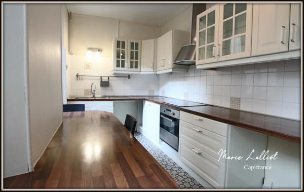 Maison à vendre 9 pièces PITHIVIERS (45), 6 chambres, plain pied, parquet massif, cave, grenier, 2 cours.