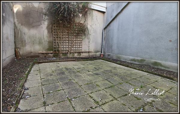 Maison à vendre 9 pièces PITHIVIERS (45), 6 chambres, plain pied, parquet massif, cave, grenier, 2 cours.