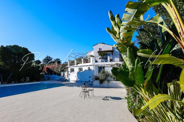 Maison Antibes 6 pièce(s) 170 m2 sur 1600m2 de terrain Les Brusquets