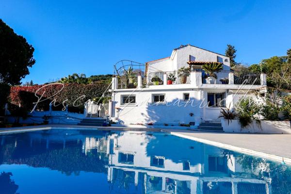 Maison Antibes 6 pièce(s) 170 m2 sur 1600m2 de terrain Les Brusquets