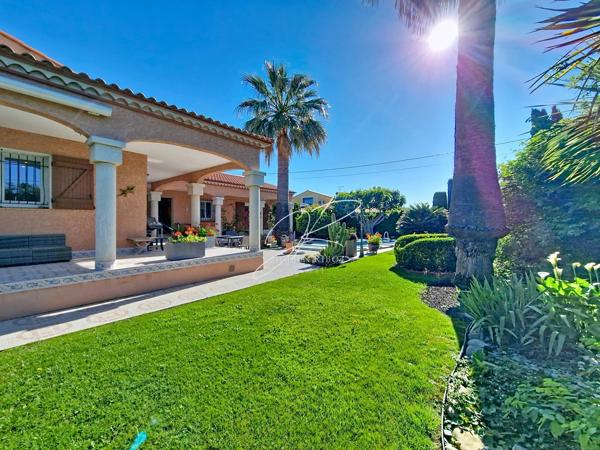 Villa T7 5 chambres 255 m² garage et piscine