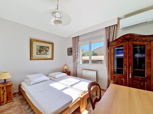 Villa T7 5 chambres 255 m² garage et piscine