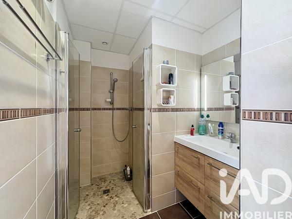 Maison à vendre 5 pièces 183 m² Châteauneuf-de-Gadagne