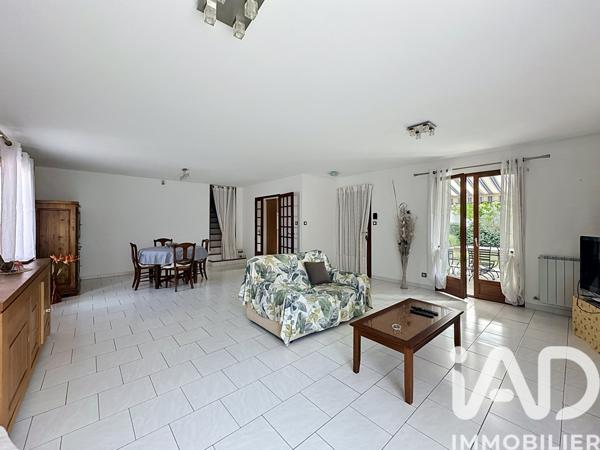 Maison à vendre 5 pièces 183 m² Châteauneuf-de-Gadagne