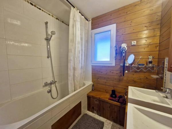 Maison mitoyenne avec atelier