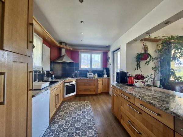 Maison mitoyenne avec atelier