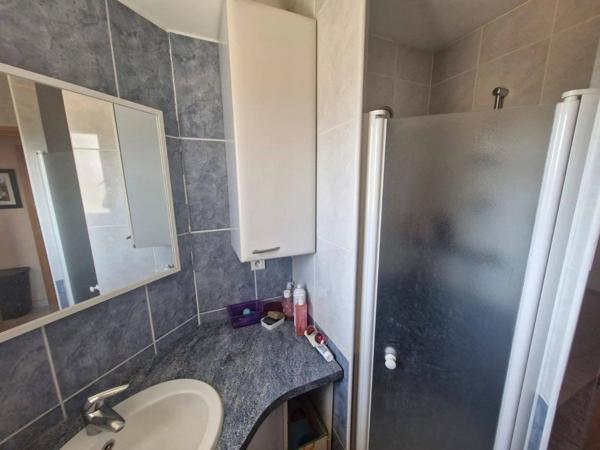 Maison mitoyenne avec atelier