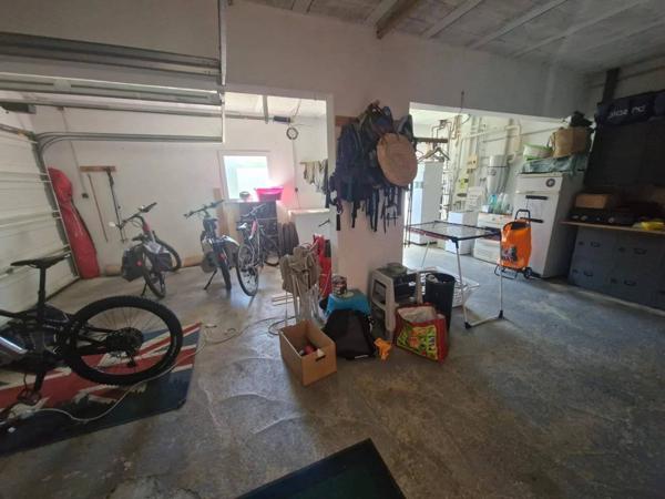 Maison mitoyenne avec atelier