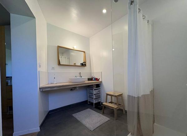 Maison mitoyenne avec atelier