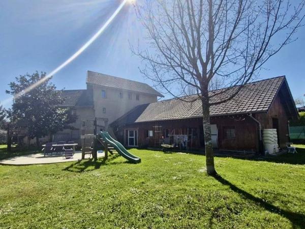 Maison mitoyenne avec atelier