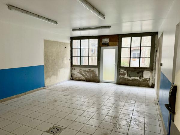 Entrepot / Bureau à Rehabiliter