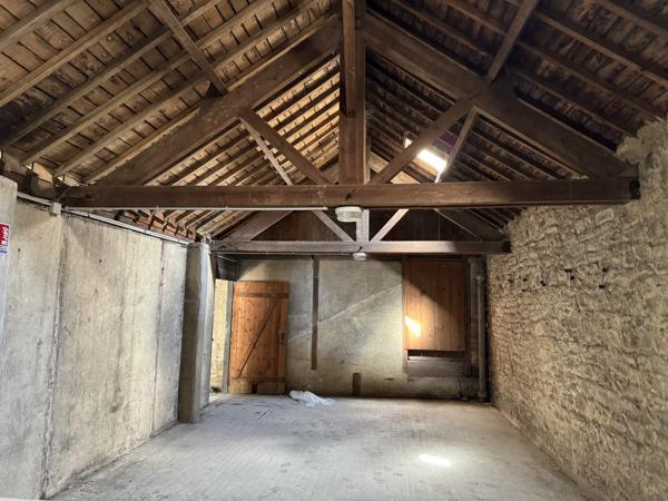 Entrepot / Bureau à Rehabiliter