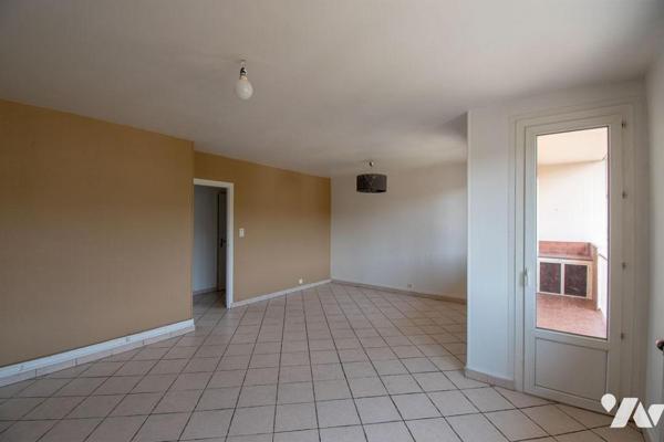 Appartement T3 traversant de 65,97 m² avec balcon et cave - Dernier Etage