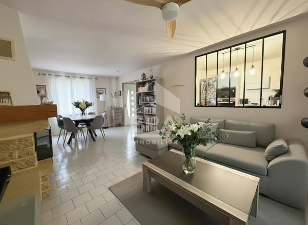 A VENDRE - VITROLLES - Maison T6 de 144 m2 - 4 CH - Garage et place privative