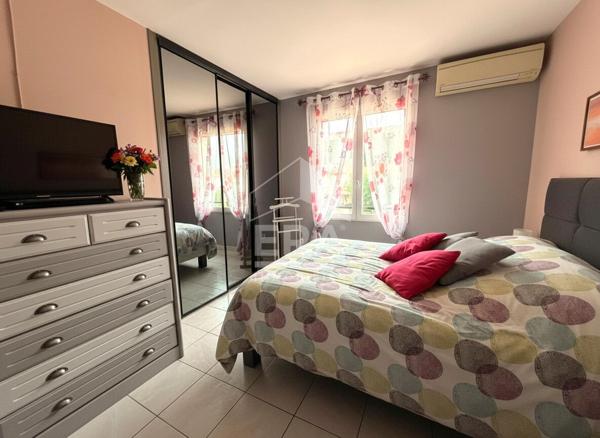 A VENDRE - VITROLLES - Maison T6 de 144 m2 - 4 CH - Garage et place privative