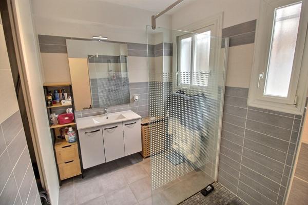 A VENDRE APPARTEMENT REZ-DE-CHAUSSEE DE 70.60 M² AVEC JARDIN, TERRASSE ET PARKING SECURISE