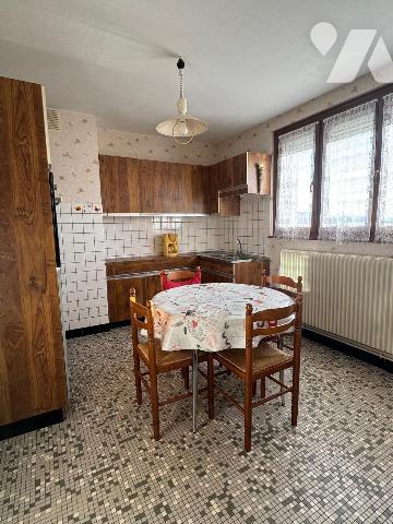 Maison mitoyenne d'un côté au calme