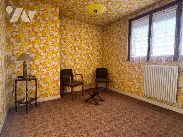 Maison mitoyenne d'un côté au calme