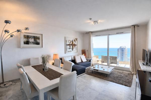 Magnifique deux piéces avec terrasse vue mer et parking