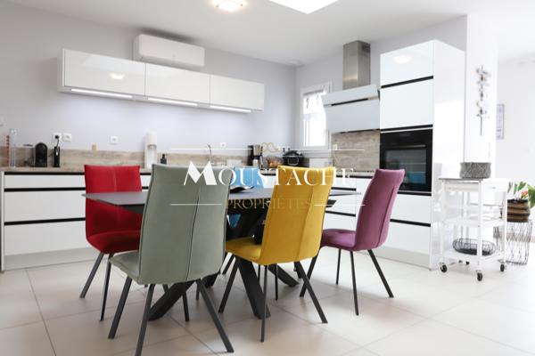 MAISON CONTEMPORAINE DE PLAIN-PIED - PROCHE CENTRE-VILLE -