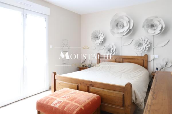 MAISON CONTEMPORAINE DE PLAIN-PIED - PROCHE CENTRE-VILLE -