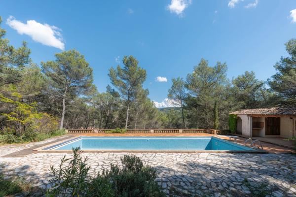 Maison
         6 pièces
        - 180 m² Bien prestige 899 000 € *