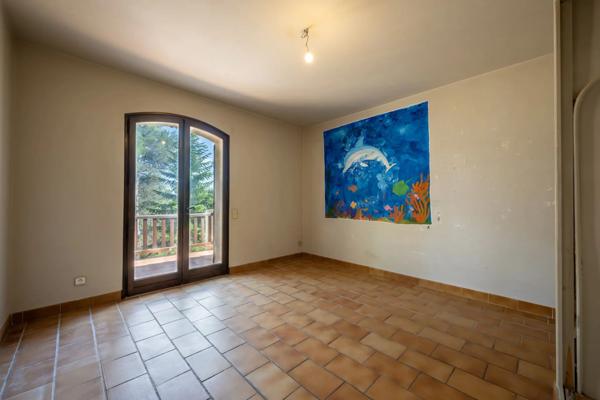 Maison
         6 pièces
        - 180 m² Bien prestige 899 000 € *