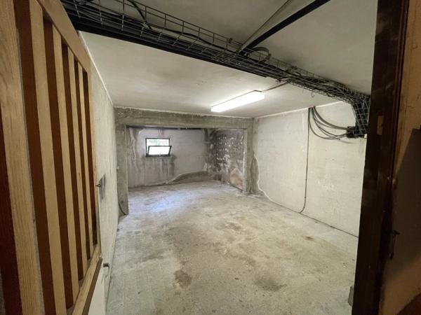Maison
         6 pièces
        - 180 m² Bien prestige 899 000 € *
