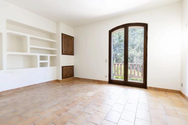 Maison
         6 pièces
        - 180 m² Bien prestige 899 000 € *