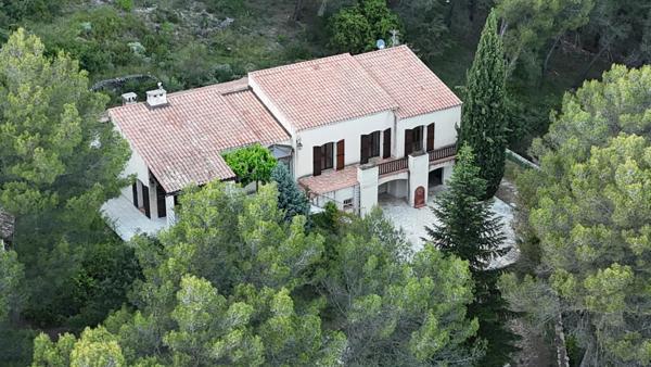 Maison
         6 pièces
        - 180 m² Bien prestige 899 000 € *