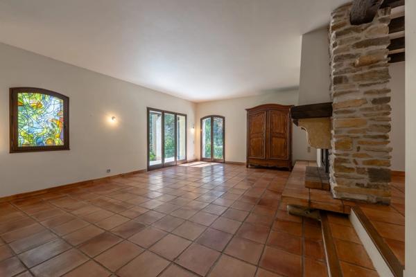 Maison
         6 pièces
        - 180 m² Bien prestige 899 000 € *