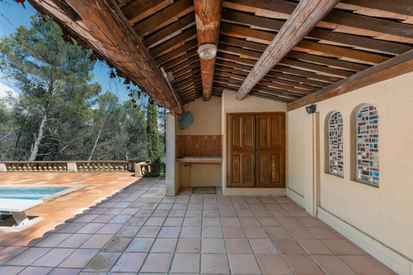 Maison
         6 pièces
        - 180 m² Bien prestige 899 000 € *