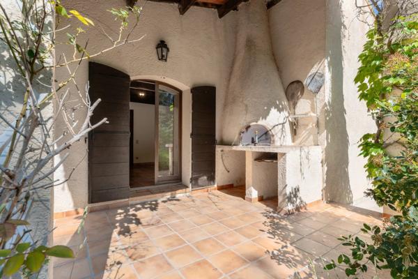 Maison
         6 pièces
        - 180 m² Bien prestige 899 000 € *