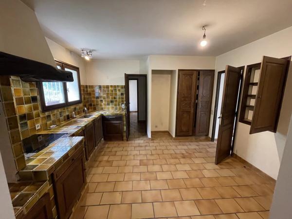 Maison
         6 pièces
        - 180 m² Bien prestige 899 000 € *