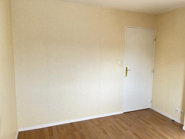 DANS RÉSIDENCE RÉCENTE ET SÉCURISÉE...AVEC PARKING PRIVÉ Pontivy (56300)